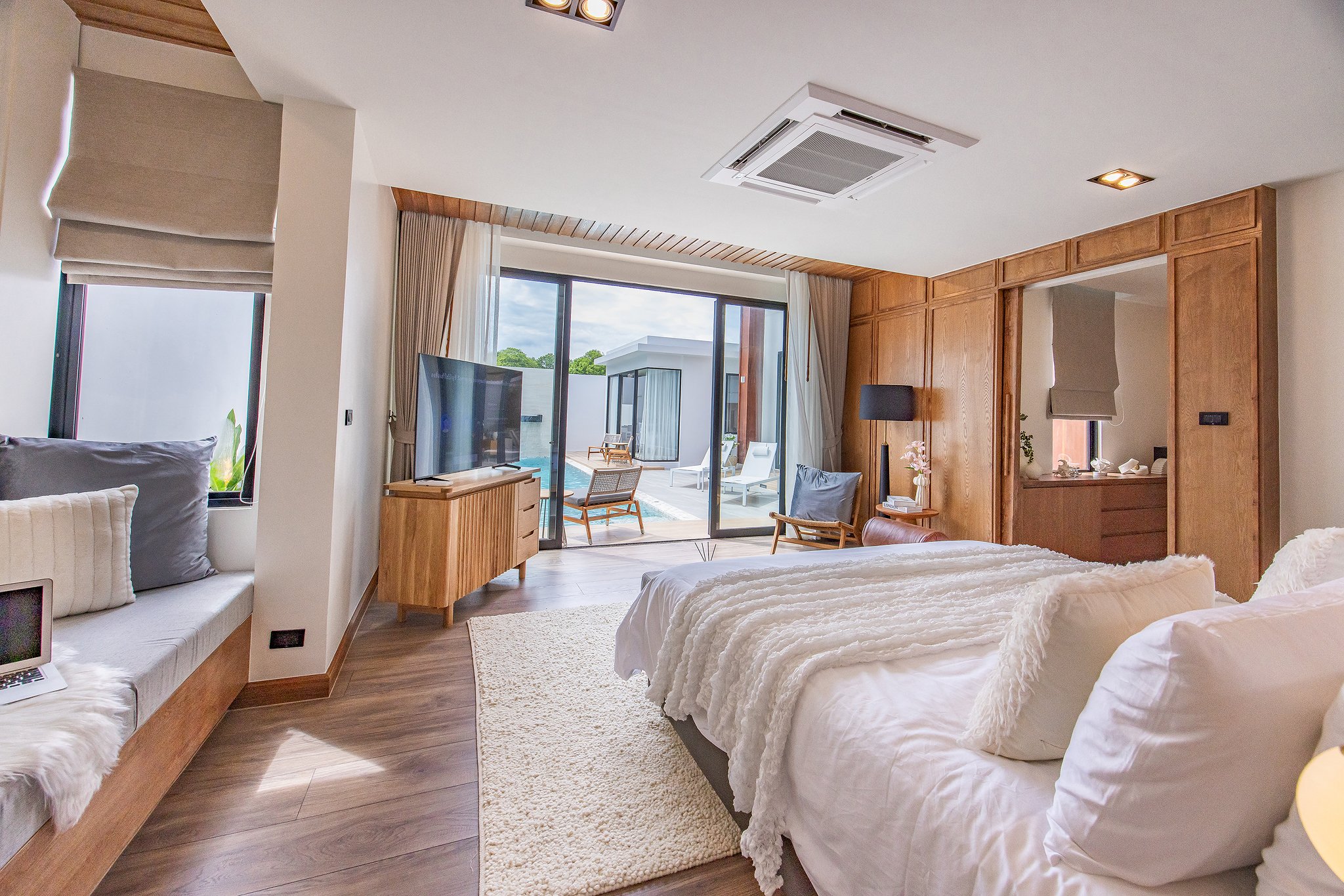 Monetaria Master Bedroom (10)