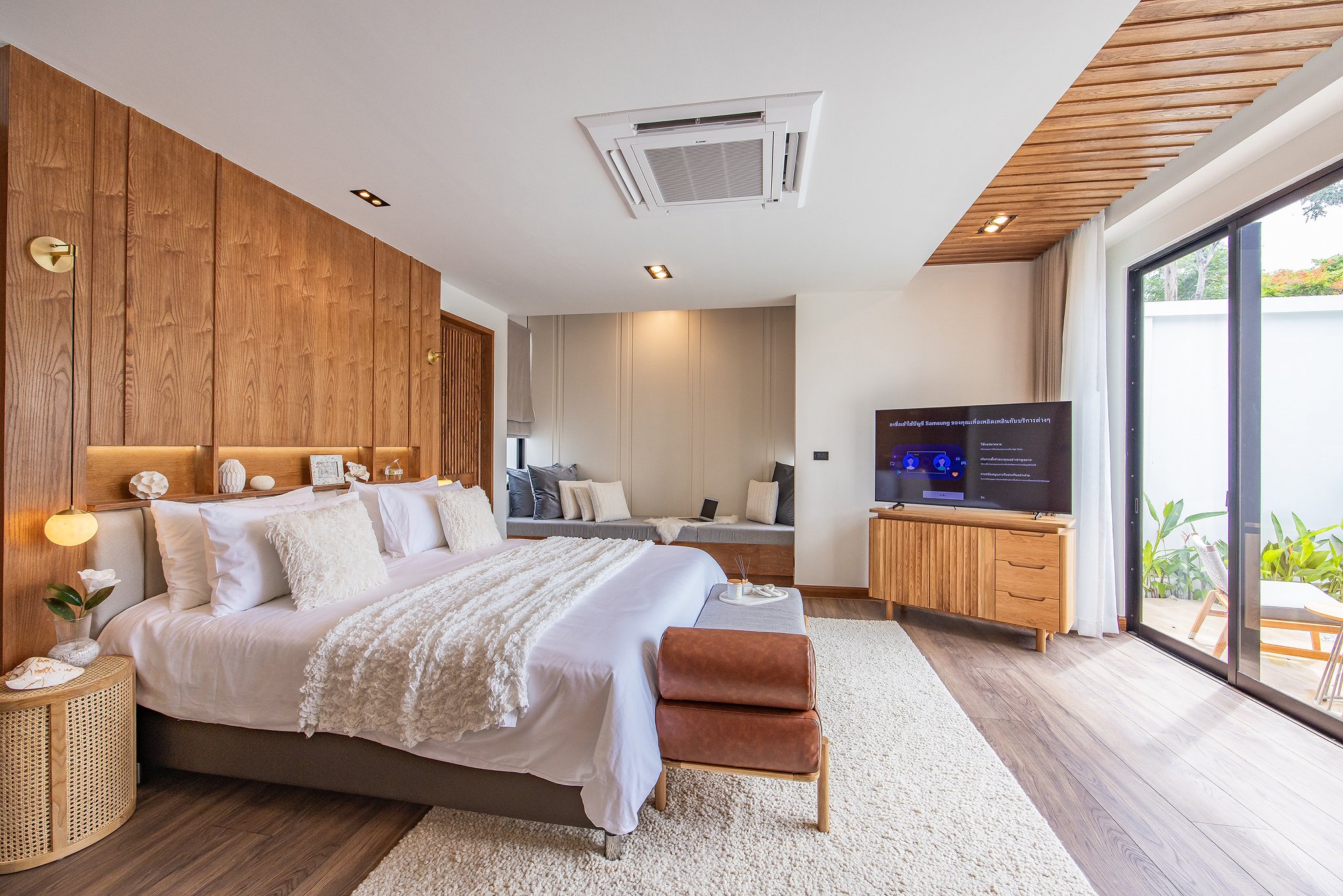 Monetaria Master Bedroom (2)